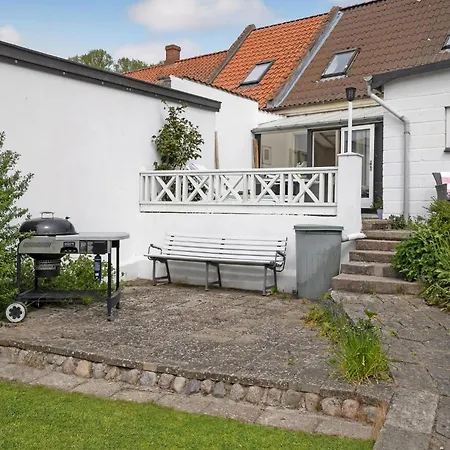 Holiday home 2 Bedroom Cozy In Stubbekobing