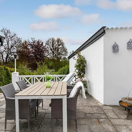 2 Bedroom Cozy In Holiday home *