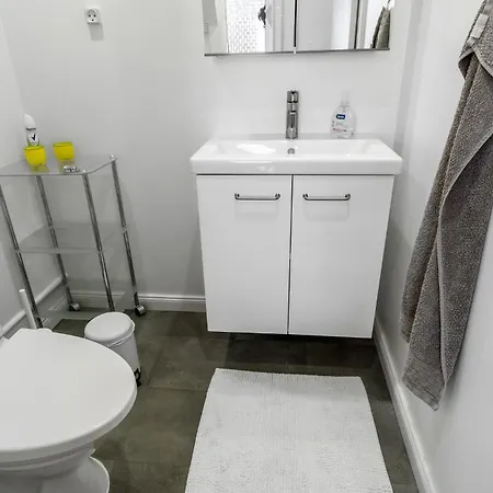 2 Bedroom Cozy In Holiday home